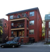 82 Beverley St in Toronto, ON - Building Photo