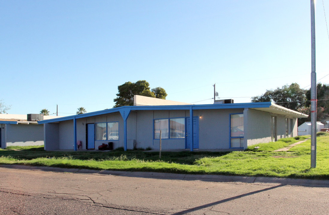 6027-6029 N 48th Ave in Glendale, AZ - Building Photo