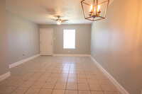 6399 Bedford Dr in Beaumont, TX - Foto de edificio - Building Photo