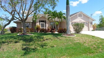 1207 NW 18th St in Cape Coral, FL - Building Photo