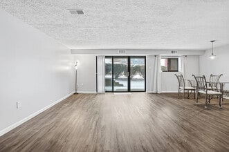 1204 Dutilh Rd, Unit #1 in Cranberry Township, PA - Foto de edificio - Building Photo