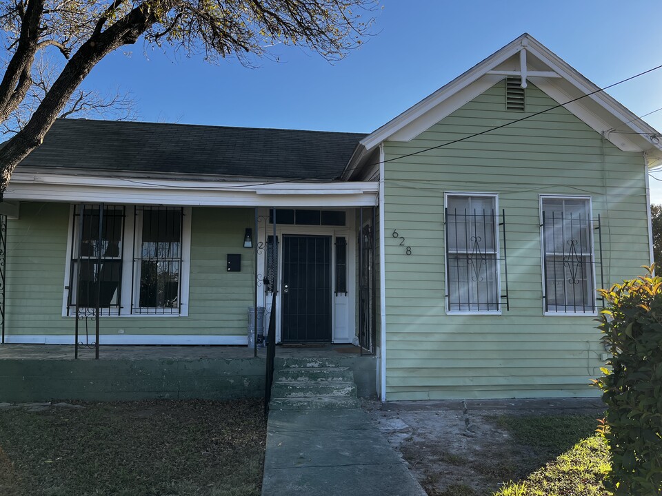 628 Sherman, Unit 2 in San Antonio, TX - Building Photo