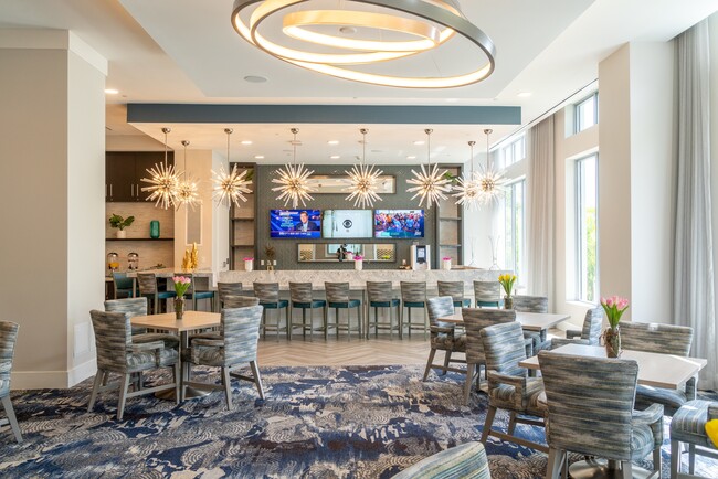 Overture Doral 55+ Active Adult Apartment Homes in Doral, FL - Foto de edificio - Building Photo