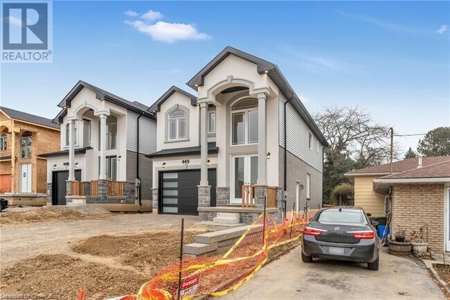 447 Stone Church Rd W in Hamilton, ON - Building Photo - Building Photo