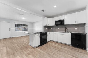 7513 N Cortez St in Tampa, FL - Building Photo