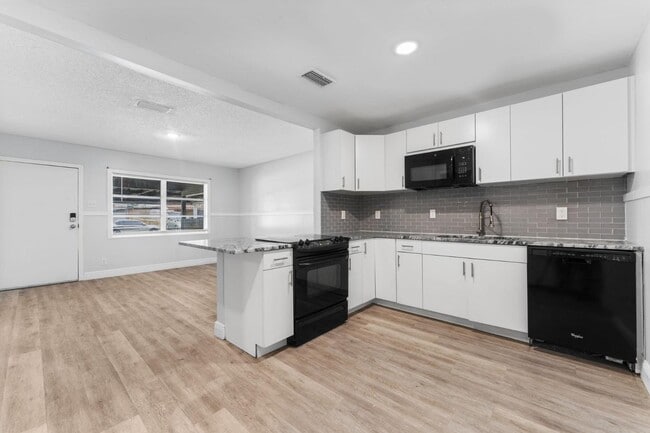 property at 7513 N Cortez St