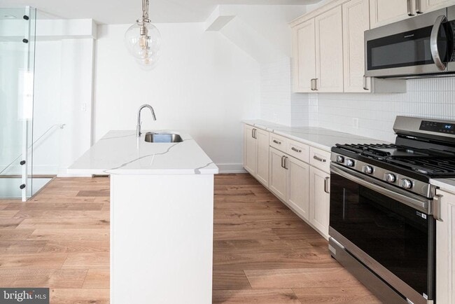 2538 E County Line Rd in Ardmore, PA - Building Photo - Building Photo