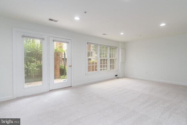 7425 Seneca Ridge Dr in McLean, VA - Building Photo - Building Photo