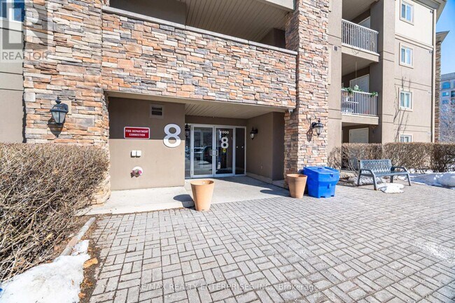 8 Dayspring Cir in Brampton, ON - Building Photo - Building Photo