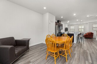 6322 Perry Creek Rd in Raleigh, NC - Building Photo - Building Photo