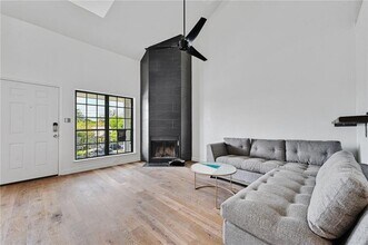 1610 Waterston Ave in Austin, TX - Foto de edificio - Building Photo