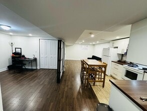 80 Drake Blvd in Brampton, ON - Building Photo - Building Photo