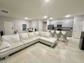 1530 Palatka Rd SE in Palm Bay, FL - Building Photo - Building Photo