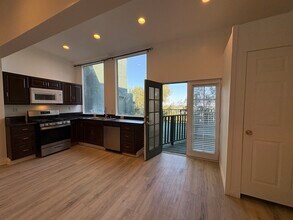 1402 San Remo Dr in Pacific Palisades, CA - Foto de edificio - Building Photo