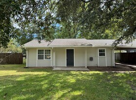 230 N Holly Ave in Cleveland, TX - Building Photo