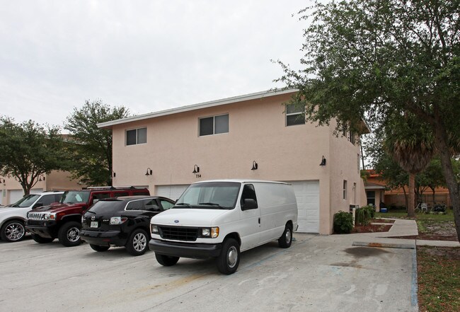754 SW 7th St in Pompano Beach, FL - Foto de edificio - Building Photo