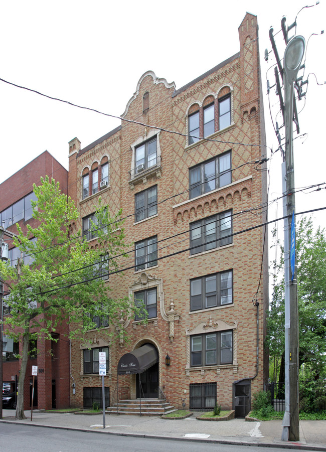 Chanin House in Jersey City, NJ - Foto de edificio - Building Photo