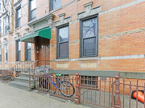 63-10 Forest Ave in Ridgewood, NY - Building Photo - Building Photo