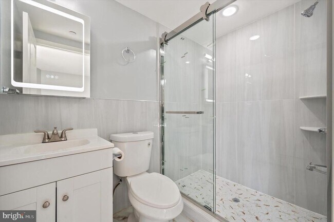 2405 Ridge Ave in Philadelphia, PA - Building Photo - Building Photo