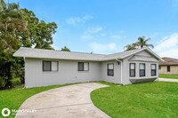 13330 Third St in Ft. Myers, FL - Foto de edificio - Building Photo