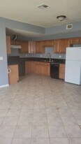 9337 Eucalyptus Ave, Unit C in California City, CA - Building Photo