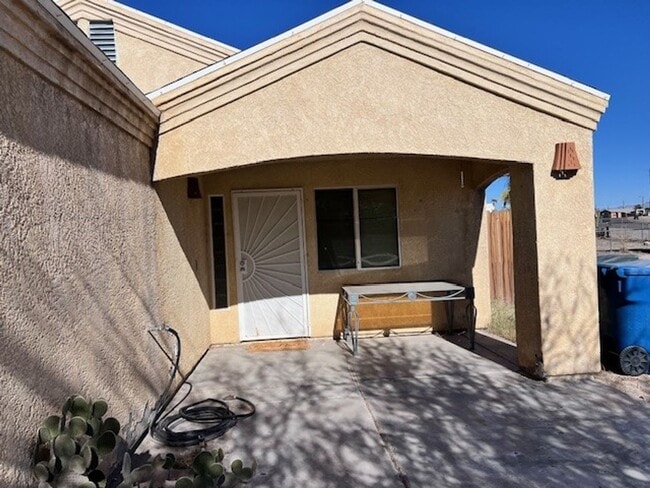 335 Riverwood Ln in Bullhead City, AZ - Building Photo - Building Photo