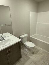 857 Sifuentez Ct in Woodburn, OR - Building Photo - Building Photo