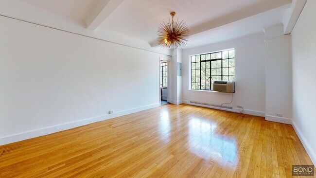 1 Christopher St in New York, NY - Building Photo - Building Photo