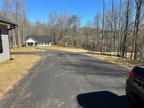 295 Pony Lake Rd in Dahlonega, GA - Foto de edificio - Building Photo