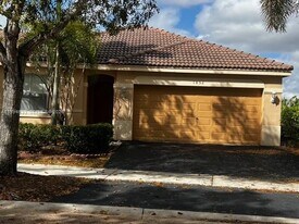 1852 Andromeda Ln in Weston, FL - Building Photo
