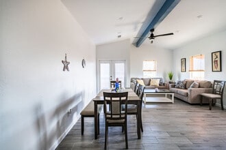 920 17th St, Unit ID1385489P in Port Bolivar, TX - Foto de edificio - Building Photo