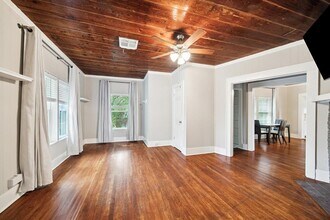 4305 Polk St in Houston, TX - Foto de edificio - Building Photo