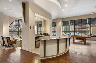 3040 Peachtree Rd NW in Atlanta, GA - Building Photo - Building Photo
