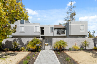 1 Doris Ct in Redwood City, CA - Building Photo - Building Photo