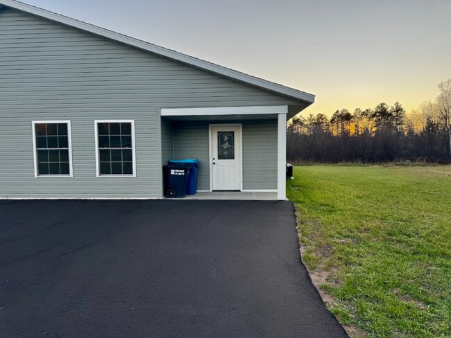 10002 Aspen Ln in Hayward, WI - Building Photo - Building Photo