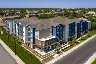 Legacy at Alazan in San Antonio, TX - Building Photo - Building Photo