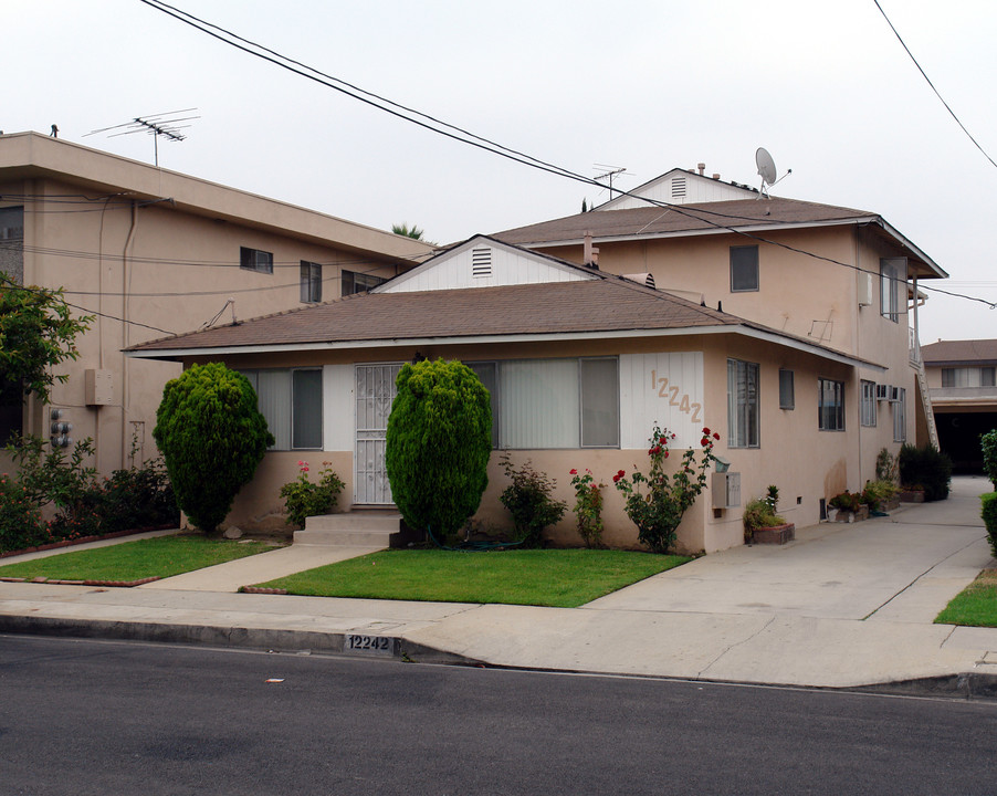 12242 Manor Dr in Hawthorne, CA - Building Photo