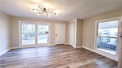 755 Fallview Dr in Forest Park, GA - Building Photo - Building Photo