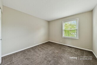 434 Hunters Way in Fox River Grove, IL - Building Photo - Building Photo