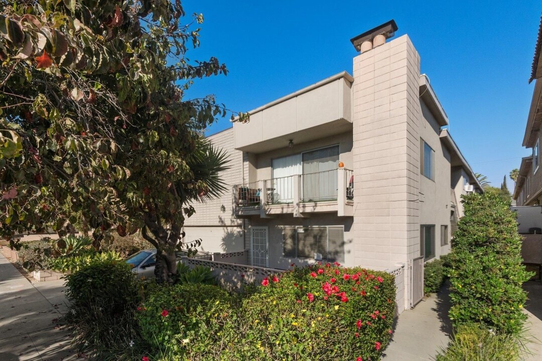 1331 Berkeley St, Unit 2 in Santa Monica, CA - Building Photo