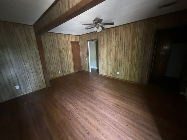property at 826 W McDowell Rd
