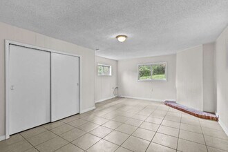 7138 Garesche Ave in Jennings, MO - Building Photo - Building Photo