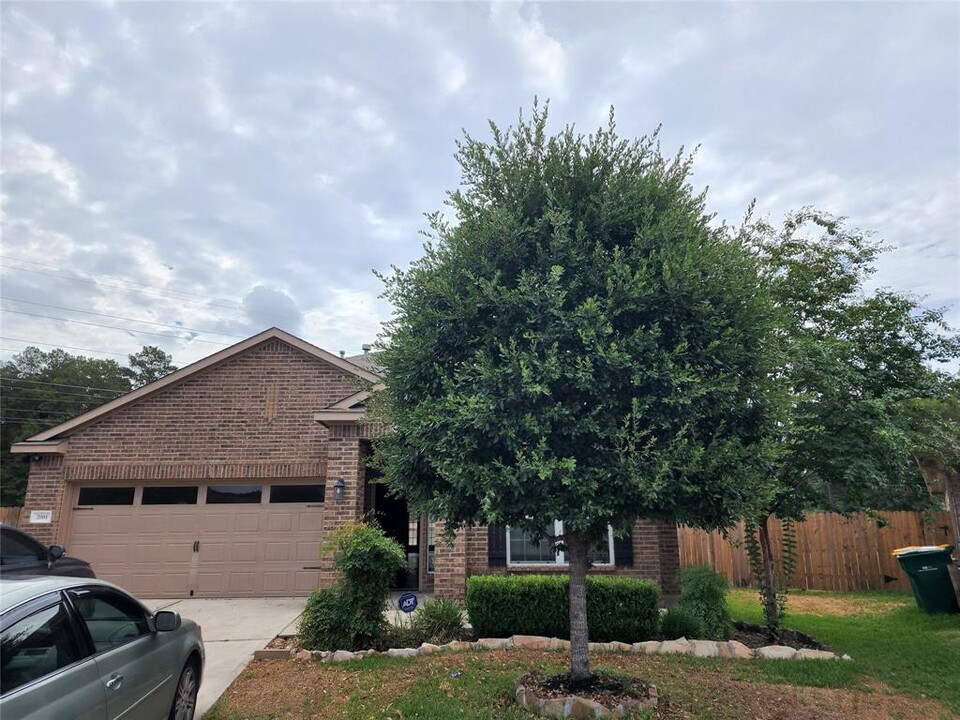 2001 Garrison Court in Conroe, TX - Building Photo