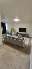2337 21st Ave, Unit A in Oakland, CA - Foto de edificio - Building Photo