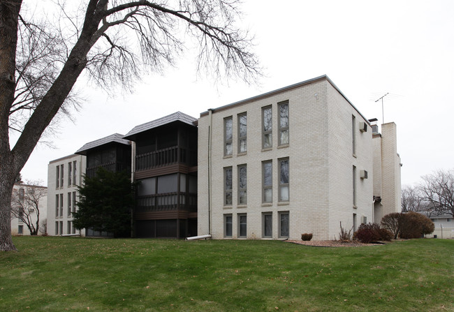 Southdale Gardens Apartments in Edina, MN - Building Photo - Building Photo