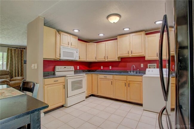 5745 Beth Rd in Huber Heights, OH - Building Photo - Building Photo