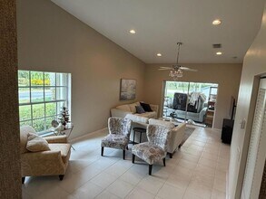 9391 Bridgeport Dr in West Palm Beach, FL - Foto de edificio - Building Photo