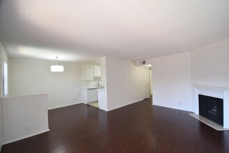 11255 Huston St in Los Angeles, CA - Building Photo - Building Photo