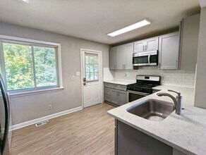 3906 Lexington Dr in Raleigh, NC - Building Photo - Building Photo