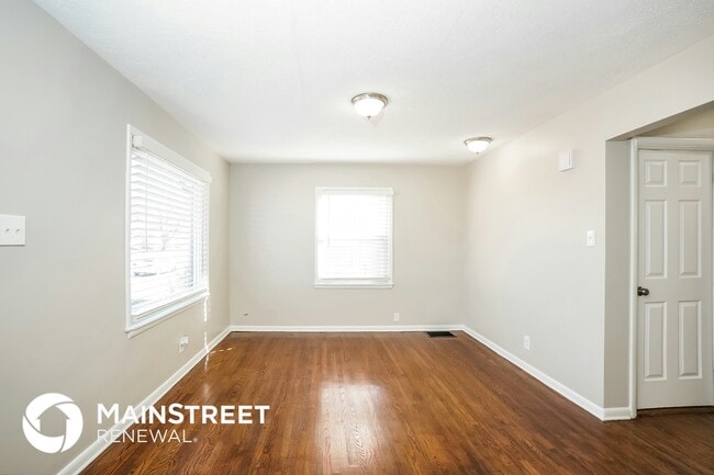 6667 E 17th St in Indianapolis, IN - Foto de edificio - Building Photo